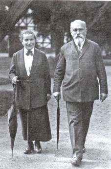 Д.Б.Рязанов с женой в Париже, 1920-е гг.